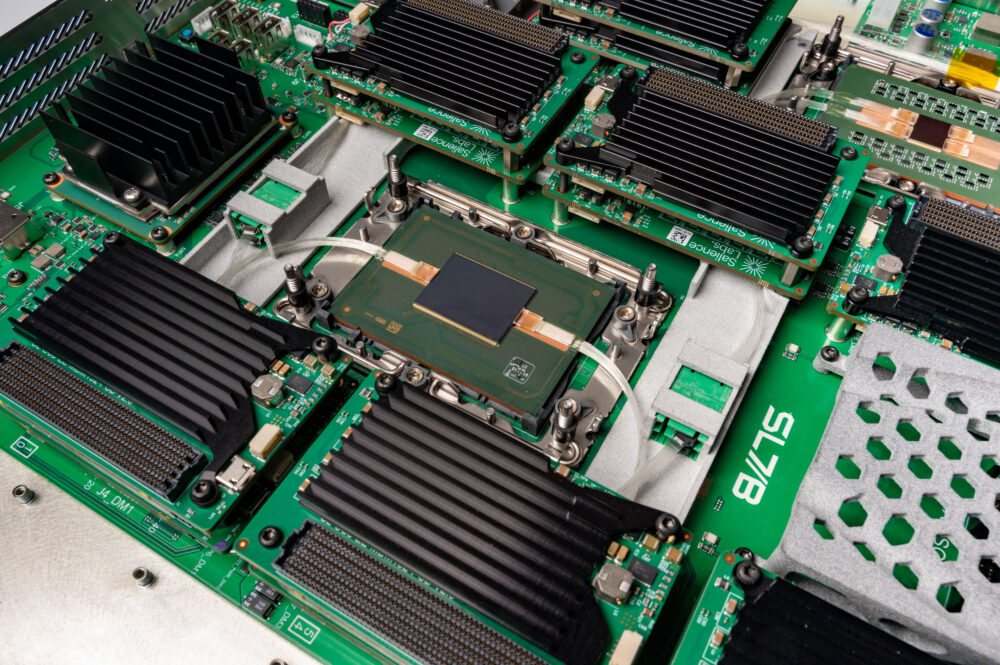 Salience Labs goes all-in on all-optical networking with photonics switches for AI infrastructure