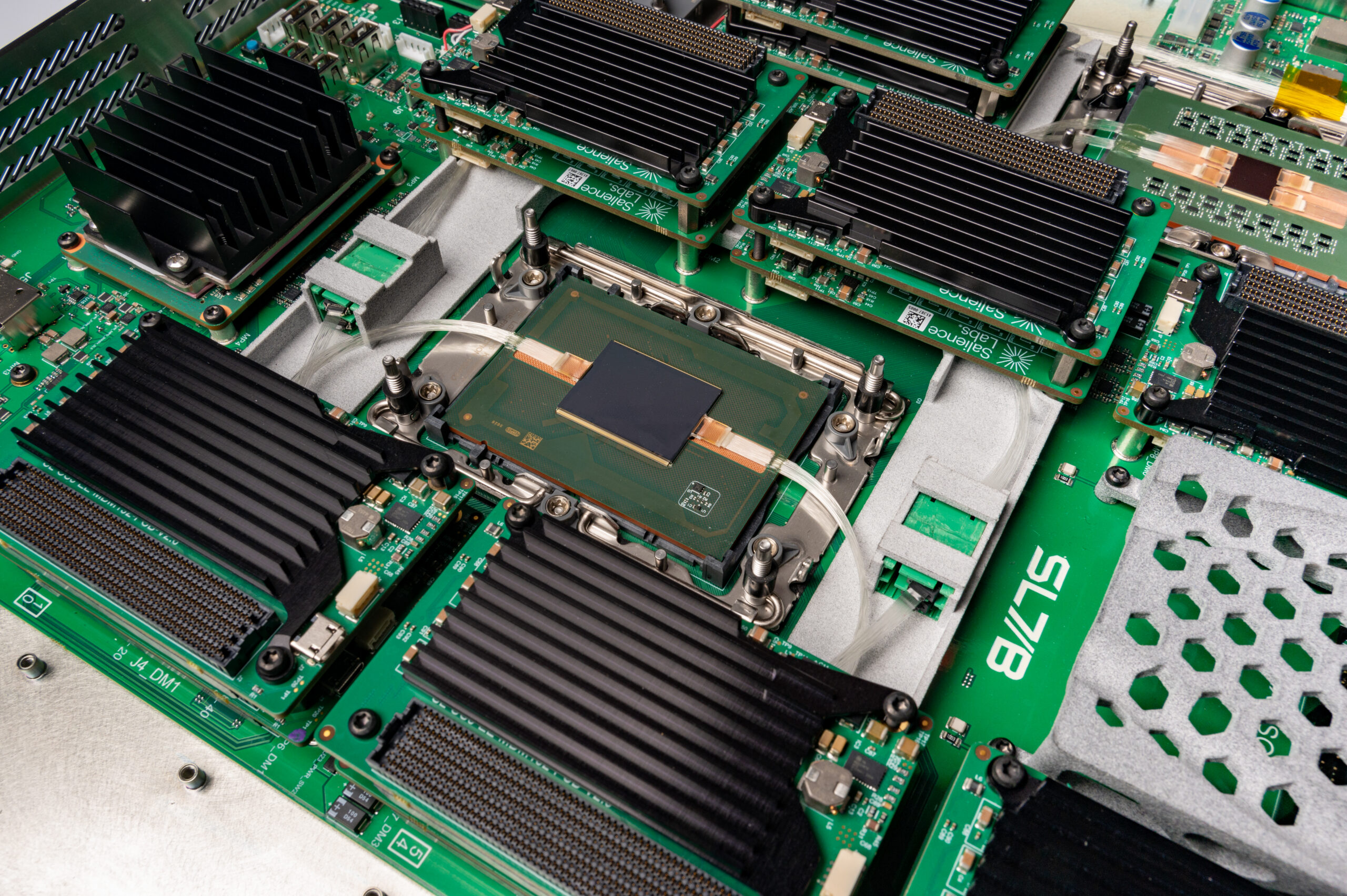 Salience Labs goes all-in on all-optical networking with photonics switches for AI infrastructure